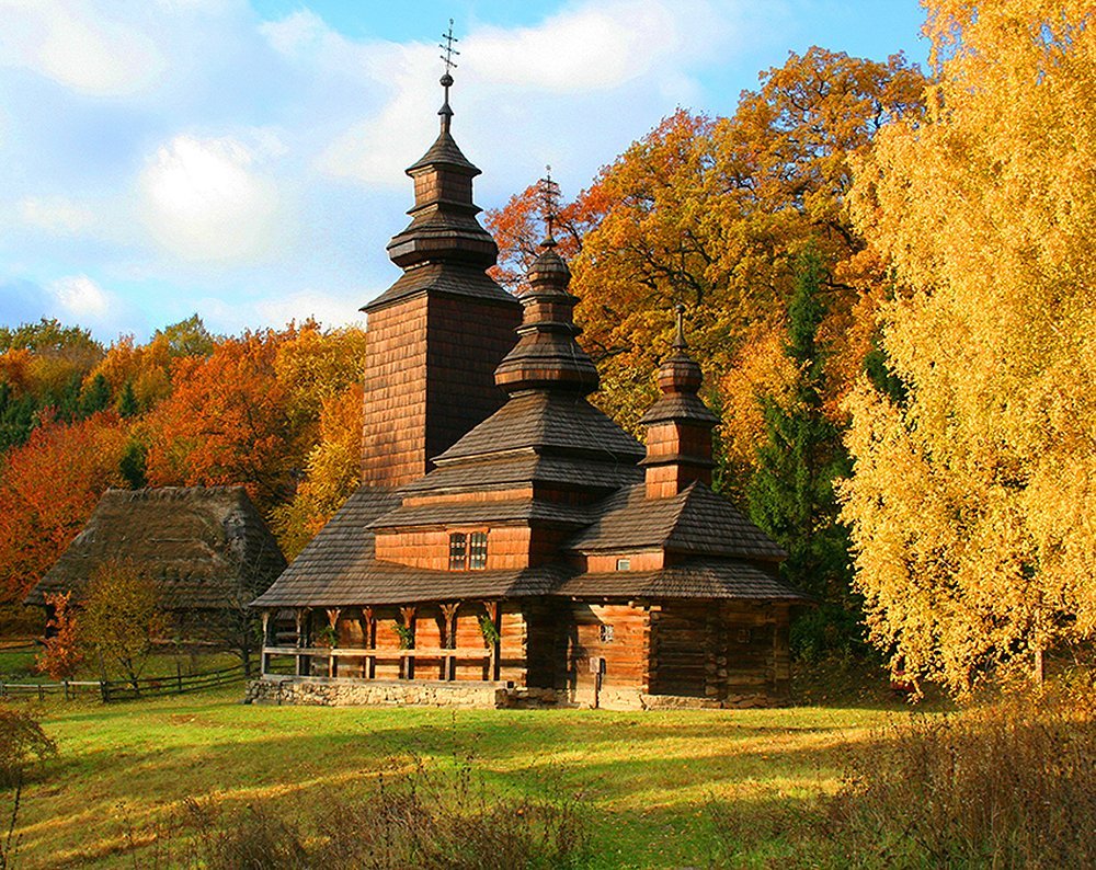 Фотообои Церковь в осеннем лесу 300х238 см из коллекции Divino Decor